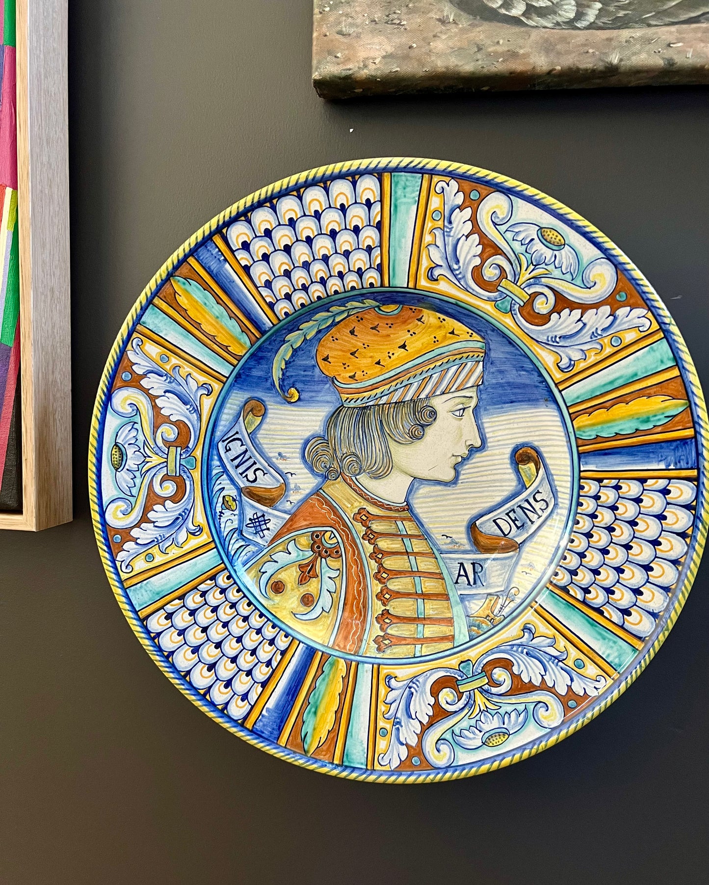 Italian large round platter from Deruta | roam. Global Treasures