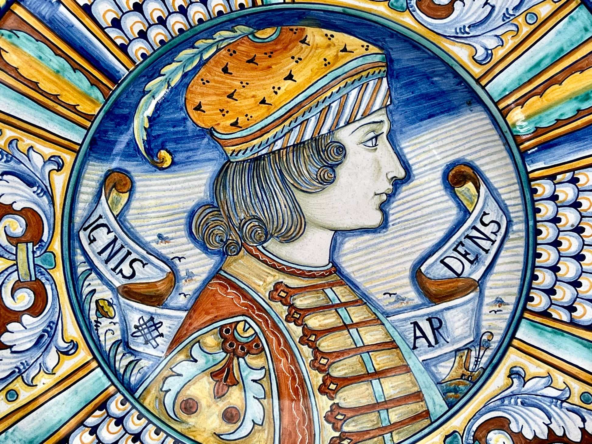 Italian large round platter from Deruta | roam. Global Treasures