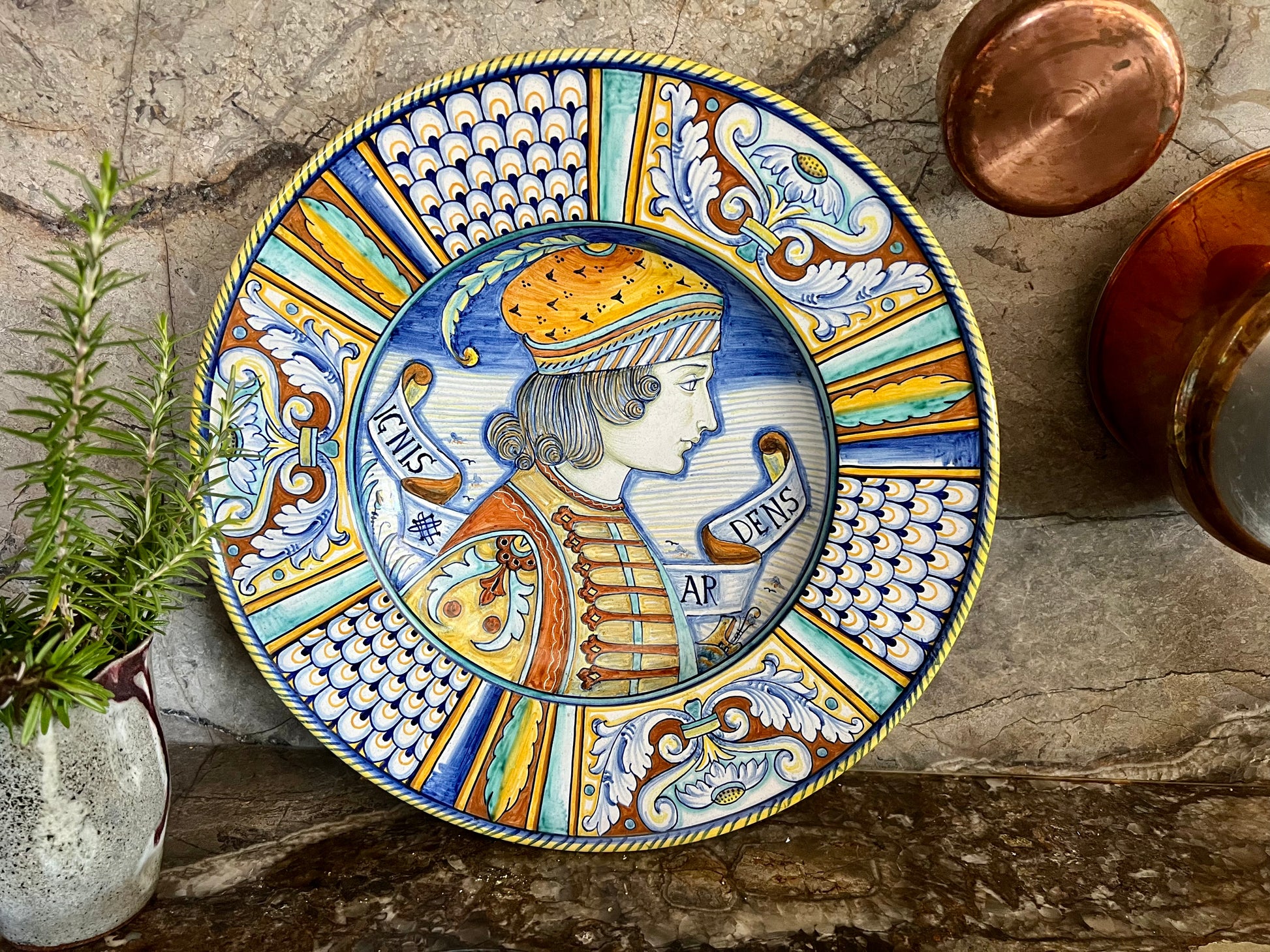 Italian large round platter from Deruta | roam. Global Treasures